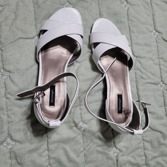 Sandals - Picture 3 of 3